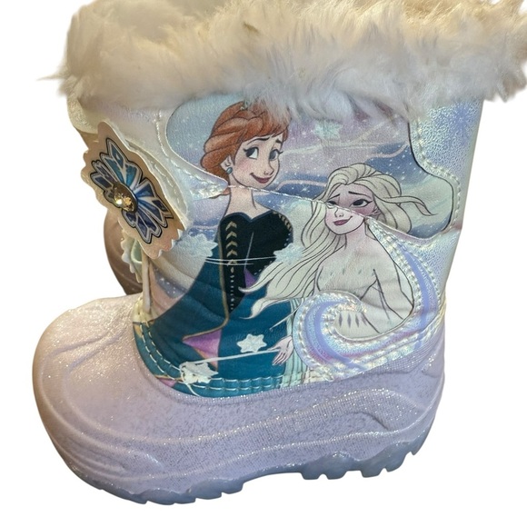 Disney Frozen Light-Up Snow Boots - Purple and White. NWT size toddler 6 - Picture 3 of 9